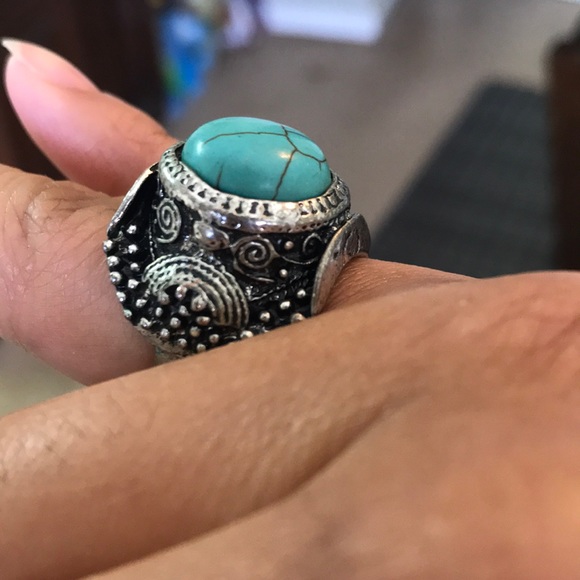 Turquoise and silver ring - Picture 2 of 3